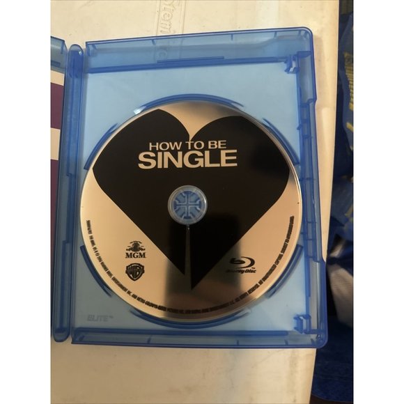 How to Be Single (Blu-ray, 2016) Dakota Johnson Rebel Wilson Leslie Mann - Picture 5 of 6